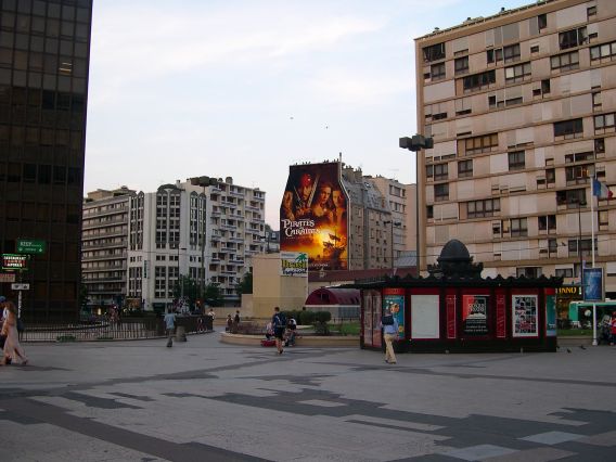  devant la gare Montparnasse